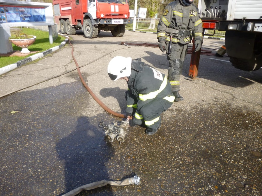 Пожарные текст 2, Работники ГКУ МО «Мособлпожспас» провели пожарно-тактическое занятие в воинской части