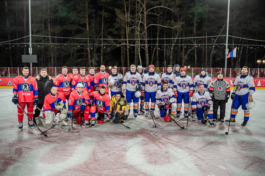 VLR s.JPG, В четверг, 28 декабря, в Одинцовском парке культуры, спорта и отдыха состоялся матч открытия хоккейного турнира «Русская классика»