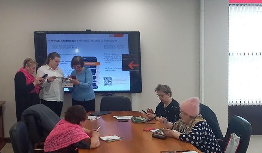 В МФЦ Одинцовского округа проходят уроки компьютерной грамотности для участников клуба «Активное долголетие», Март