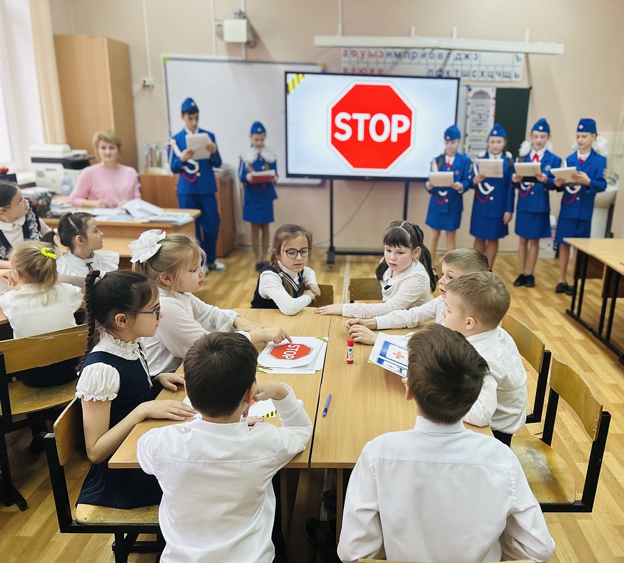 Игра текст 1, Одинцовские госавтоинспекторы в игровой форме познакомили детей с основами Правил дорожного движения