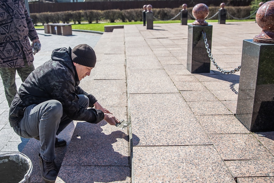 VLR s, Памятник-мемориал воинам ВОВ в селе Иславское привели в порядок к празднованию Дня Победы