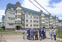 Районная инспекция посетила строящуюся школу в Лесном городке и площадку жилого комплекса «Валь д'Эмероль»