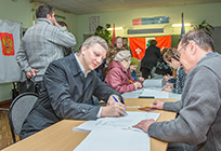Андрей Иванов проголосовал на участке в Усовской начальной школе