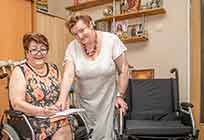 Жительнице города Голицыно Алие Тиховой по поручению президента России вручили два инвалидных кресла