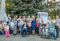 Одинцовские сторонники «Единой России» вручили подарки «особенным» детям