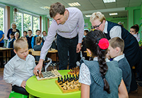 Сергей Карякин провел сеанс одновременной игры в шахматы для учеников Ликинской школы