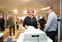 Первый заместитель председателя Мособлдумы Лариса Лазутина проголосовала в Одинцово