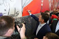 Уникальный 3D-граффити с советскими и российскими хоккеистами появился в Ледовом дворце Одинцово
