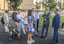 Депутат «Единой России» Дмитрий Голубков проверил строительство новой детской площадки в Никольском