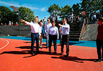 Помощник президента РФ Игорь Левитин осмотрел новые спортивные площадки в центре Одинцово
