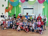 Одинцовские сторонники партии поздравили детский сад «Жемчужинка» с годовщиной открытия