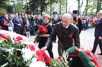 Лариса Лазутина и Дмитрий Голубков почтили память защитников Отечества