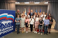 Андрей Иванов вручил первые паспорта 16 юным жителям Одинцовского городского округа