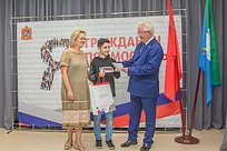 В Одинцово 12 детям торжественно вручили их первые паспорта