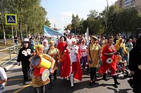 Более 1000 человек приняли участие в семейном карнавальном шествии в Одинцово