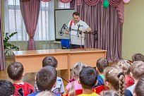 Михаил Диктованный провел «Урок доброты» в звенигородском детском саду «Матрешка»