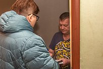 Совместный рейд представителей УК и судебных приставов по квартирам должников за ЖКУ прошел в Одинцово