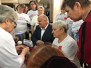 Одинцовские пенсионеры приняли участие в мастер-классе «Варежки от бабушки»