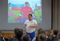 Михаил Диктованный провел «Урок доброты» для 5-классников Звенигородской школы №1