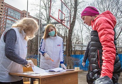 Около 50 тысяч продуктовых наборов передали школьникам Одинцовского округа с 27 марта
