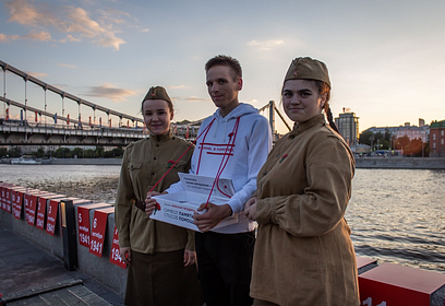 В России проходит благотворительная акция «Красная гвоздика»