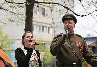 В Одинцовском округе участников войны поздравляют выездные агитбригады