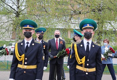Андрей Иванов, Оксана Пушкина и Лариса Лазутина приняли участие в памятных мероприятиях в честь Дня Победы