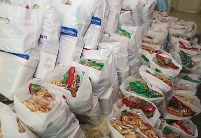 Медикам Одинцовского округа вручили 564 чайных набора в рамках акции «Спасибо врачам»