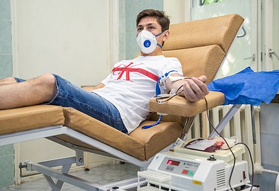 Представители Одинцовского молодёжного центра посетили отделение переливания крови