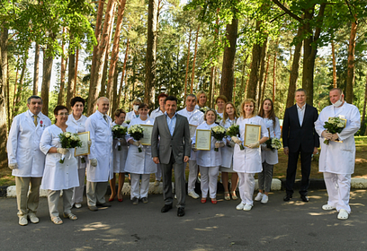 Губернатор наградил сотрудников Звенигородского клинического центра