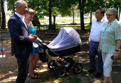 Одинцовские партийцы провели встречу по вопросу благоустройства двора на бульваре Любы Новоселовой