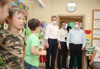 Андрей Иванов проверил готовность пищеблока в Барвихинской средней школе к началу учебного года