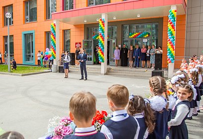 Лариса Лазутина поздравила учащихся Одинцовской СОШ №17 и Лицея №6 с началом нового учебного года