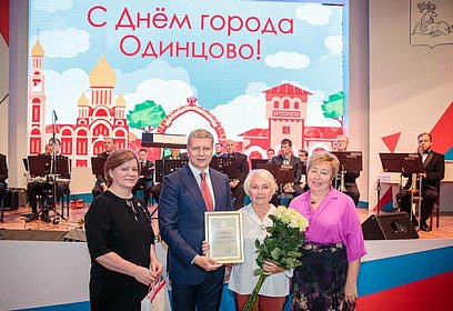 Андрей Иванов вручил активным жителям муниципалитета благодарственные письма за оказанную помощью во время пандемии
