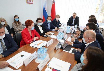 В рамках проекта «Выездная администрация» глава Андрей Иванов провёл совещание в Больших Вязёмах