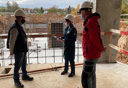 Инспекторы Главгосстройнадзора проверили ход строительства жилого дома в Одинцовском округе