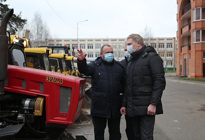 Андрей Иванов проверил готовность техники к зимнему периоду в территориальном управлении Успенское