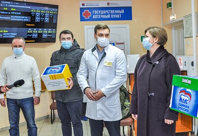 Одинцовские волонтеры передали партию медицинских масок врачам Ершовской амбулатории