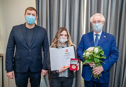 Заслуги волонтеров Одинцовского округа отметили медалями Общероссийской акции взаимопомощи #МыВместе