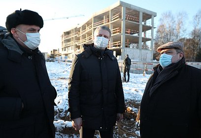 Андрей Иванов провел встречу с застройщиком нового жилого комплекса в деревне Крюково