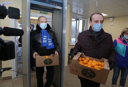Депутаты привезли витаминную помощь для сотрудников Никольского отделения одинцовской больницы