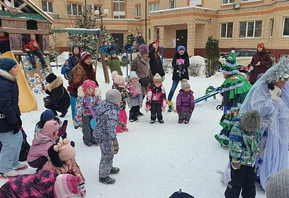 Одинцовские партийцы помогли организовать дворовые праздники «Зимние Забавы» в Звенигороде