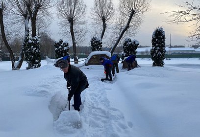 Одинцовские волонтеры расчистили от снега территорию памятника в деревне Солманово
