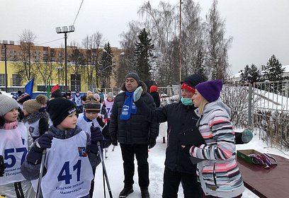 Единороссы поприветствовали участников турнира «Назарьевская лыжня»