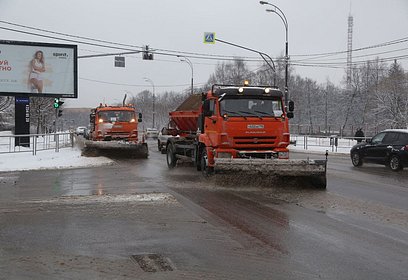 Порядка 50 единиц спецтехники задействовано в уборке снега на дорогах Одинцовского округа