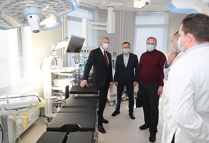 Андрей Иванов и доктор медицинских наук Евгений Федоров осмотрели новое отделение эндоскопии Одинцовской больницы