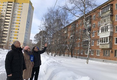 Одинцовские активисты проверили качество уборки снега на улице Молодежной