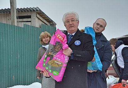 Одинцовские волонтеры передали корм и чистящие средства в приют для животных «Гав»