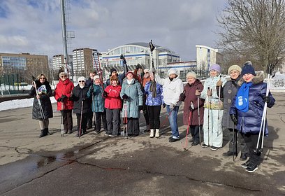 Одинцовские партийцы организовали мастер-класс по скандинавской ходьбе
