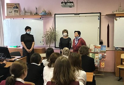 Урок по теме профилактики правонарушений несовершеннолетних провели партийцы в школе Звенигорода